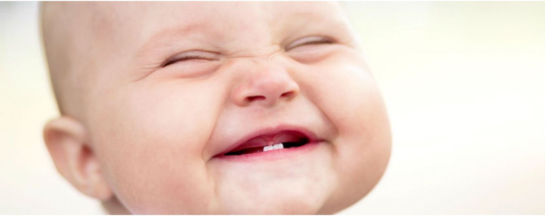 Come alleviare i dolori da dentizione nei neonati