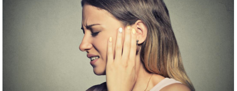 Prurito alle orecchie: ecco le possibili cause e i rimedi