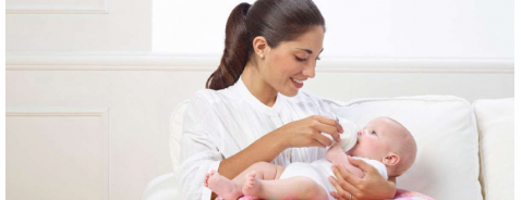 Allattamento: latte materno o artificiale?